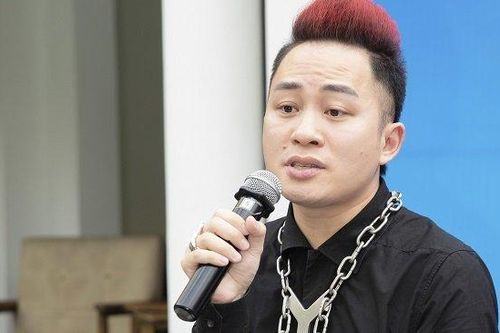 Tùng Dương: 'Sinh ra là người hát, làm nghề khác không đủ khả năng'