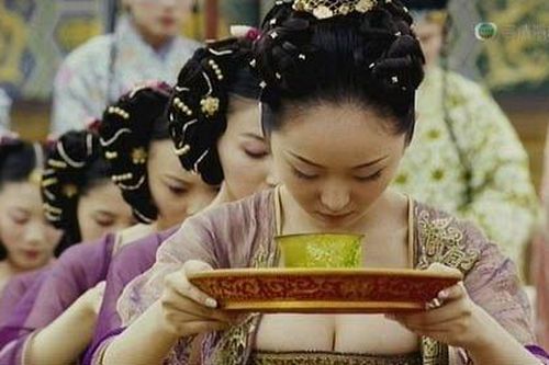Rợn người chuyện Từ Hy thái hậu chế tạo 'chiếc máy tạo sữa người'