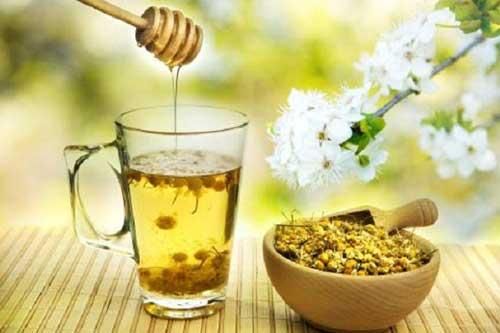 Lợi ích tuyệt vời của trà hoa cúc đối với sức khỏe ít người biết