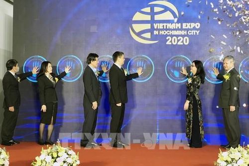 Lần đầu tiên triển lãm gian hàng 'từ xa' tại Vietnam Expo lần thứ 18