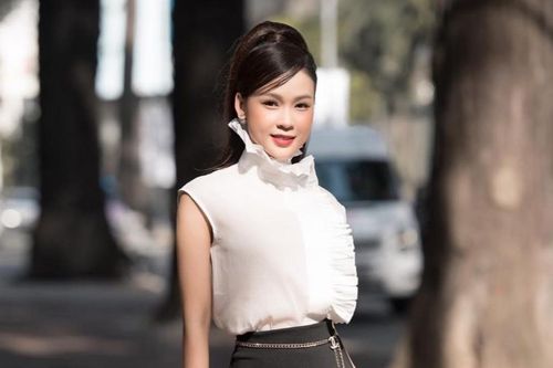 Sam cân đẹp kiểu áo khó nhằn nhờ đặc điểm hình thể 'trời phú'