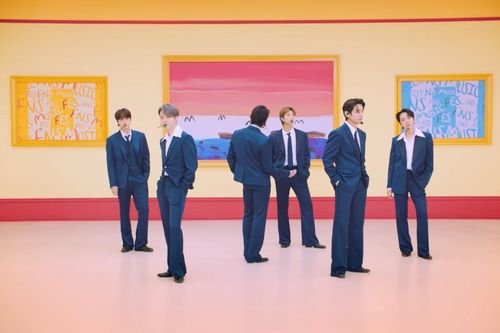 Diễn 'Dynamite' tại Nhật, BTS khoe luôn tài năng nghệ thuật