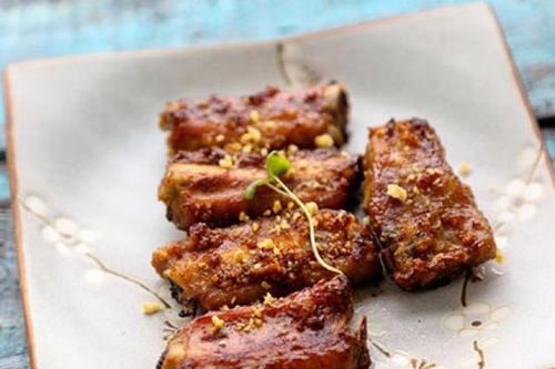 Món sườn nướng tỏi bằng nồi chiên không dầu, cả nhà ăn 'không biết mệt'