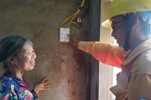 Nỗ lực đưa điện lưới quốc gia về 'vùng lõm điện' cuối cùng của tỉnh Phú Yên