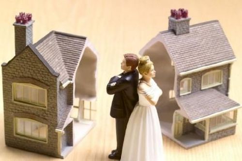 Không đứng tên sổ đỏ nhưng có chi tiền mua nhà, làm sao để được chia phần khi ly hôn?