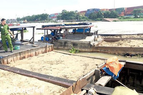 Ngăn chặn tình trạng khai thác cát trái phép lộng hành