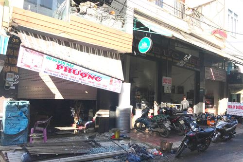Nghẹt thở giải cứu người mắc kẹt trong đám cháy giữa đêm ở Pleiku