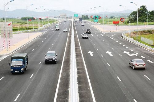 Quy tắc sống còn khi dừng xe trên cao tốc ở Việt Nam
