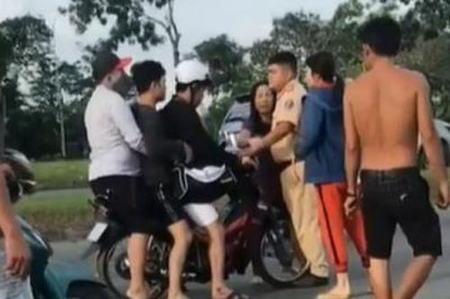 TPHCM: Bắt khẩn cấp hai đối tượng vi phạm còn đánh CSGT