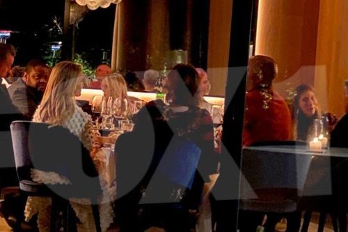 Chống COVID-19, loạt chính trị gia Mỹ chỉ 'nói mà không làm'