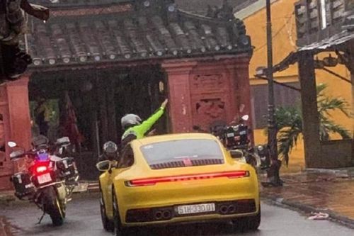 Đoàn xe ô tô, mô tô ngang nhiên vào phố cổ Hội An: Sẽ xử phạt