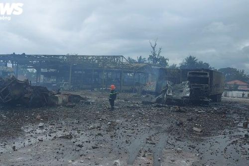 Xe chở pháo hoa phát nổ gần cửa khẩu Lao Bảo, nhiều người thương vong