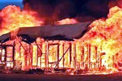 Nghi vấn mâu thuẫn gia đình, chồng đốt bình xăng xe máy khiến vợ bỏng nặng