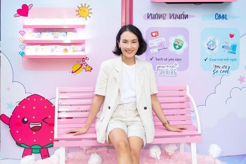 Giang Ơi cùng Diana thực hiện tour tâm tình tuổi dậy thì tại hàng chục trường trung học