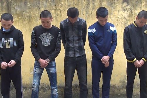 Nhóm 'choai choai' rủ nhau ra cánh đồng sử dụng ma túy