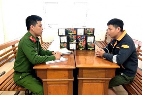 'Làm giàu không khó': Mang pháo ra Hà Tĩnh bán kiếm lời 50.000 đồng/hộp