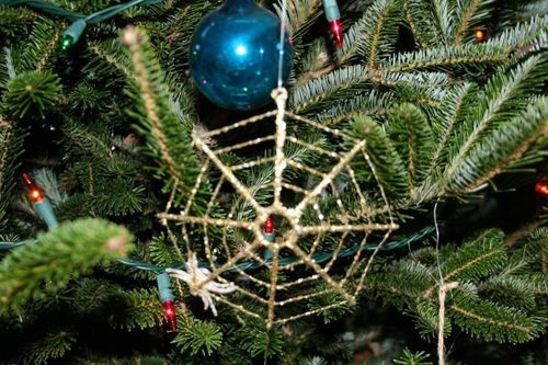 Tập tục dùng mạng nhện để trang trí cây thông Noel