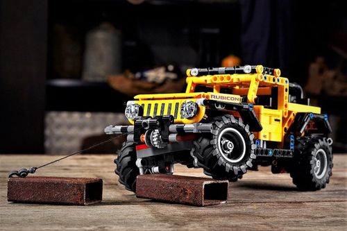 Jeep Wrangler Rubicon làm từ 665 mảnh ghép Lego