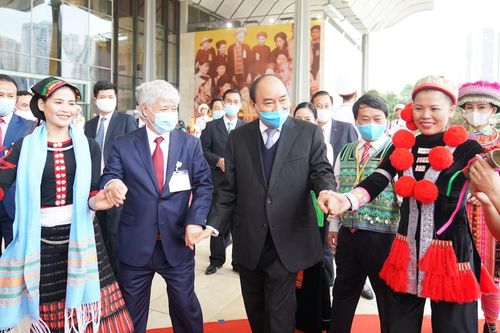 Thủ tướng: 'Đồng bào dân tộc phải giữ rừng như giữ sinh mạng mình'