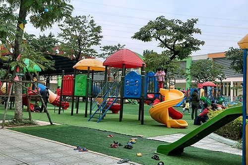 Yêu cầu làm rõ trách nhiệm vụ trẻ 4 tuổi phải cấp cứu sau khi chơi cầu trượt ở trường
