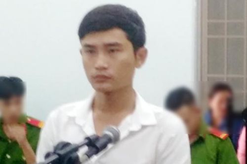 Đi tù vì thấy bạn gái bị bạn trai cũ kéo ngồi… lên đùi