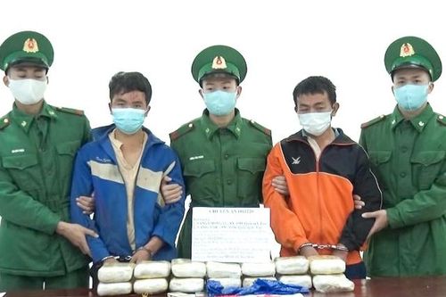 Bắt giữ 2 đối tượng vận chuyển trái phép 90.000 viên ma túy tổng hợp