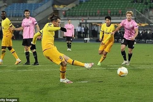 Tottenam giành vé đi tiếp, AC Milan ngược dòng không tưởng