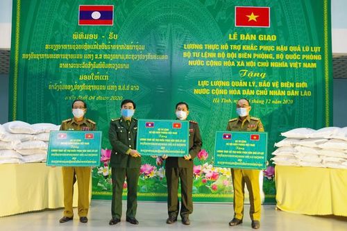 Bộ Tư lệnh BĐBP hỗ trợ 75 tấn gạo cho lực lượng quản lý, bảo vệ biên giới Lào