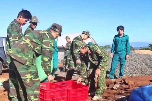 Đào móng làm nhà, phát hiện gần 1 tấn bom, mìn, đạn dược