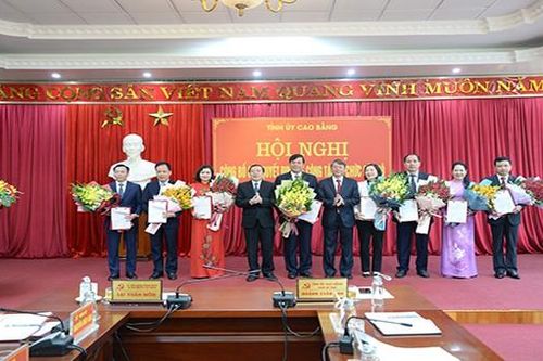 Cao Bằng công bố các quyết định kiện toàn cán bộ