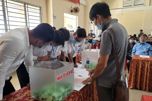 Những hộ dân đầu tiên ở vùng dự án sân sân bay Long thành nhận đất tái định cư