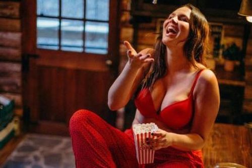 Dàn mẫu nóng bỏng phô diễn hình thể với nội y Victoria's Secret
