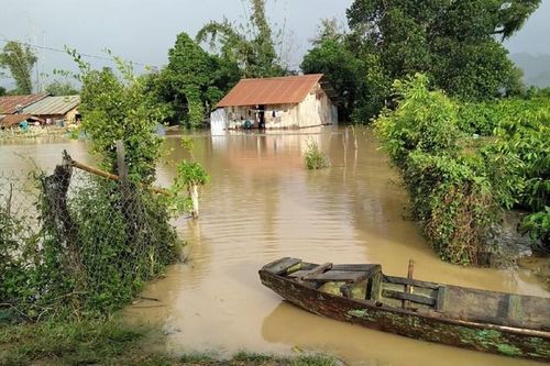 Nước lũ đổ về, hàng trăm hộ dân Đắk Lắk bị ngập nặng