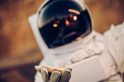 NASA trả 1 USD cho công ty trúng thầu thu thập đá Mặt trăng