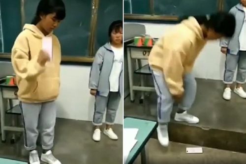 Lén mang điện thoại đến lớp, 3 nữ sinh bị cô giáo xử phạt theo cách 'quái đản' khiến dân mạng bức xúc