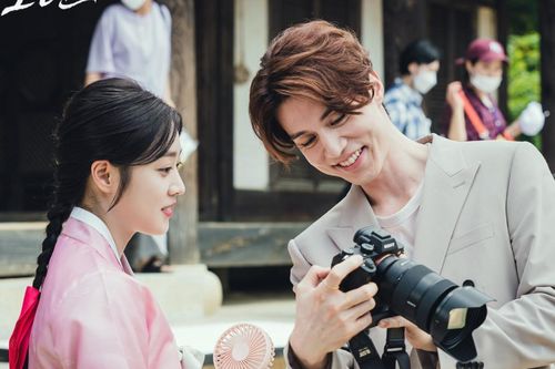 Tung hậu trường 'Bạn trai tôi là hồ ly' sau tập cuối: Lee Dong Wook - Jo Bo Ah 'phim giả tình thật'?