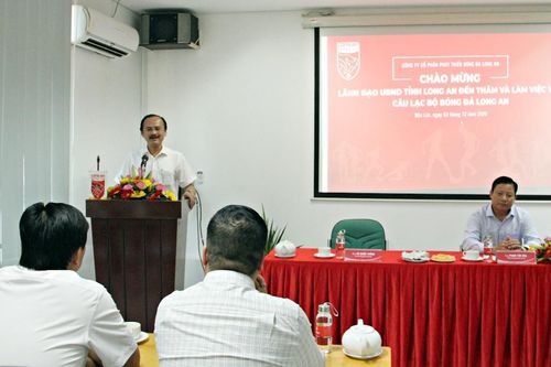 Đừng để bầu Thắng mãi là 'người tình cô đơn' với bóng đá Long An