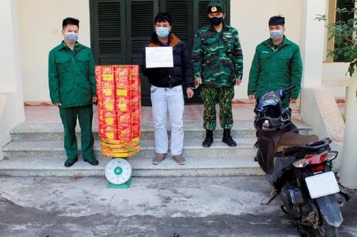 Quảng Ninh thu giữ hơn 50 kg pháo vận chuyển trái phép