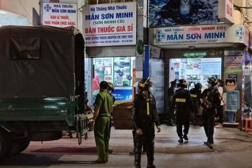 Hàng trăm cảnh sát bao vây khám xét nhà thuốc Sơn Minh - Sĩ Mẫn, phát hiện thuốc không rõ nguồn gốc