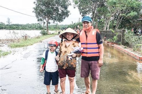 Lo cho dân bằng cả tấm lòng. Bài 2: Để cán bộ thôn, tổ dân phố yên tâm cống hiến