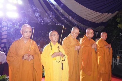 Q.12 : Cầu siêu nạn nhân tử vong do tai nạn giao thông