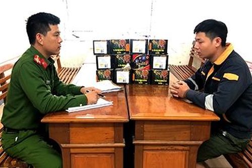 Khởi tố bị can đối tượng buôn bán gần 30kg pháo lậu