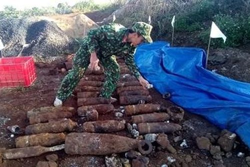 Phát hiện 800kg đạn pháo khi đào móng nhà