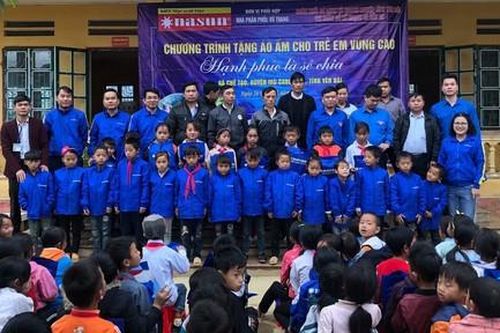 Sơn Nasun trao tặng 3.500 áo ấm cho học sinh Tây Bắc