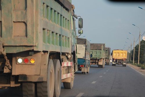 CSGT xử lý nhiều xe cơi nới thành thùng trên quốc lộ ở Quảng Ninh