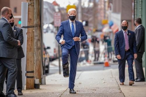 Ông Biden tiết lộ sự thật của việc bị rạn xương chân