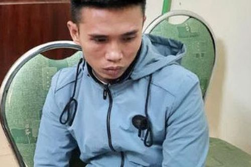 Nữ nhân viên xinh đẹp bị khách karaoke hiếp ngay tại phòng hát