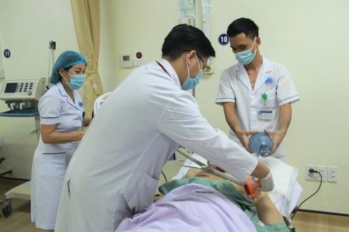 Tự uống 20 viên thuốc 'lạ', cụ ông ngừng tuần hoàn suýt chết