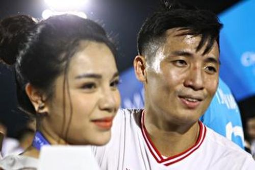 Trung vệ Bùi Tiến Dũng đau đầu vì lo đám cưới