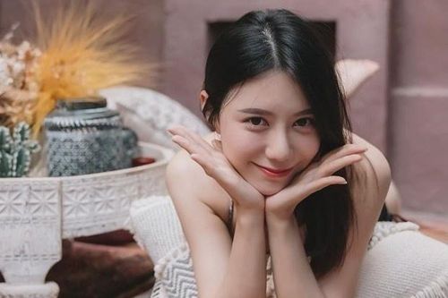 Hot girl Đài Loan bị tẩy chay vì lộ cơ thể khi livestream